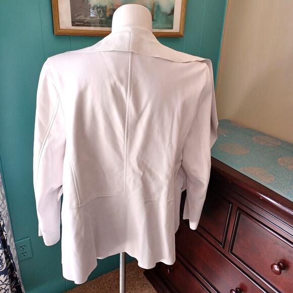 NWT Bisou Bisou Women's Faux Leather Jacket In White Size 2X - Picture 3 of 10